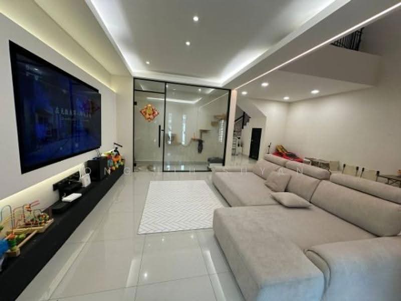 Rumah Teres 1.5-Tingkat untuk Dijual di Taman Mutiara Rini (Skudai) - Ong Lih Shyan - Living Room - PropertyGuru.com.my