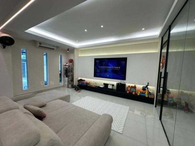 Rumah Teres 1.5-Tingkat untuk Dijual di Taman Mutiara Rini (Skudai) - Ong Lih Shyan - Living Room - PropertyGuru.com.my