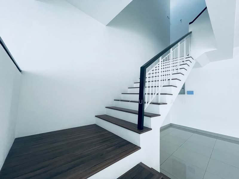 Rumah Teres 2-Tingkat untuk Dijual di Bukit Raja (Selangor) - Nik Hazizullah - PropertyGuru.com.my