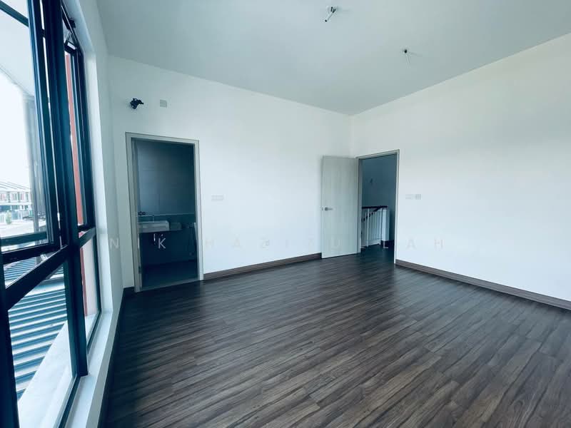 Rumah Teres 2-Tingkat untuk Dijual di Bukit Raja (Selangor) - Nik Hazizullah - PropertyGuru.com.my