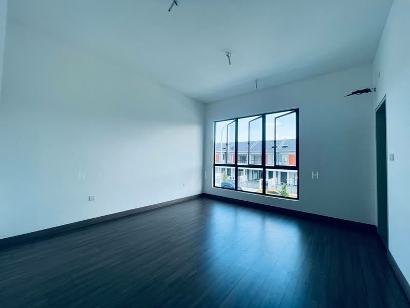 Rumah Teres 2-Tingkat untuk Dijual di Bukit Raja (Selangor) - Nik Hazizullah - PropertyGuru.com.my