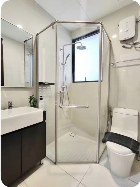 Condominium for Rent at Kings Bay @ Country Garden Danga Bay - Eirene Lee - Bathroom - PropertyGuru.com.my