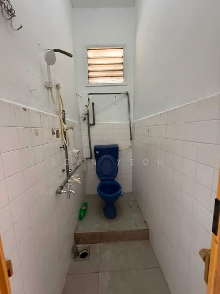 2-storey Terraced House for Sale in Taman Pelangi (Johor Bahru) - Sean Yeoh - Bathroom - PropertyGuru.com.my