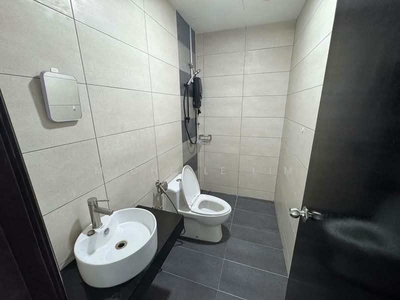 Kediaman Servis untuk Disewa di Molek Regency - Michelle Lim - Bathroom - PropertyGuru.com.my