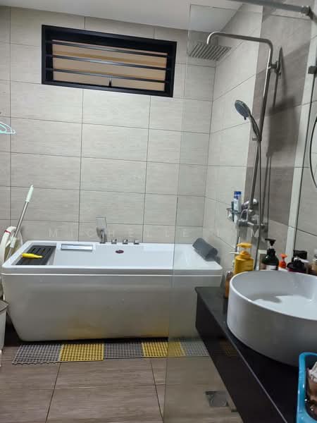 Kediaman Servis untuk Disewa di Molek Regency - Michelle Lim - Bathroom - PropertyGuru.com.my