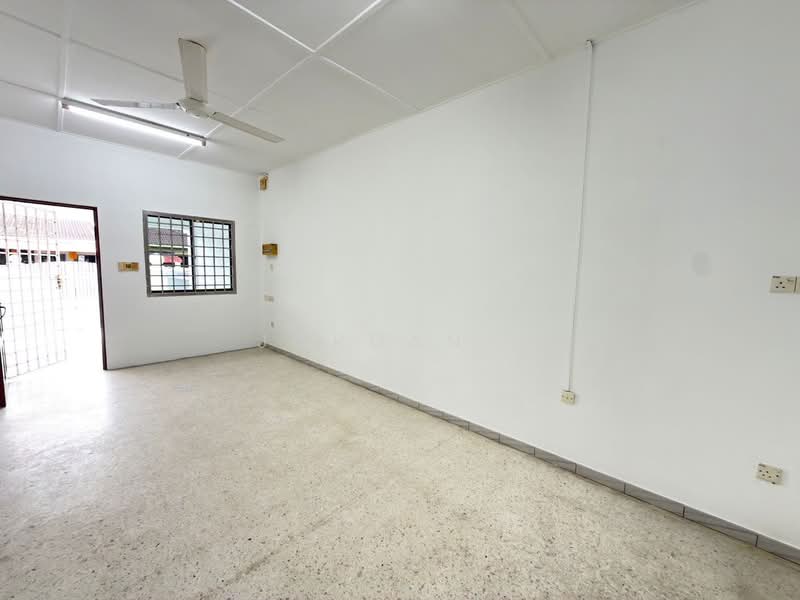 Rumah Teres 1-Tingkat untuk Dijual di Taman Johor Jaya (Johor Bahru) - Jordan . - Living Room - PropertyGuru.com.my