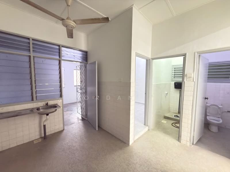 Rumah Teres 1-Tingkat untuk Dijual di Taman Johor Jaya (Johor Bahru) - Jordan . - Bathroom - PropertyGuru.com.my