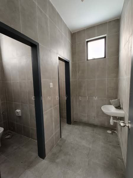 Kilang Berkembar untuk Disewa di Eco Business Park 1 (Johor Bahru) - Cindy Lim - Bathroom - PropertyGuru.com.my