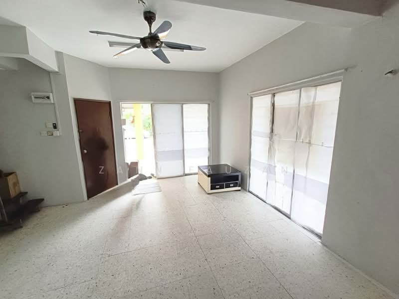 Rumah Teres 2-Tingkat untuk Dijual di Bukit Sentosa (Rawang) - Zann Fauzan - Living Room - PropertyGuru.com.my