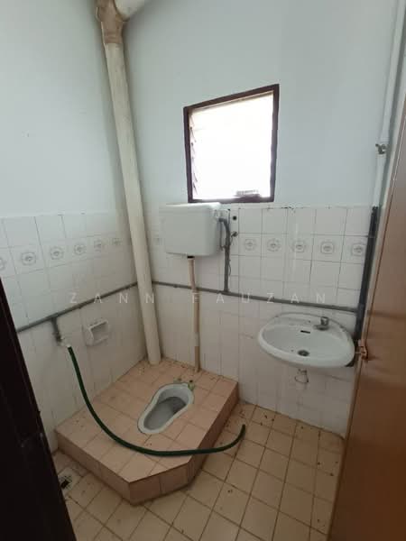 Rumah Teres 2-Tingkat untuk Dijual di Bukit Sentosa (Rawang) - Zann Fauzan - Bathroom - PropertyGuru.com.my