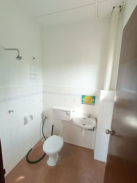 Rumah Teres 2-Tingkat untuk Dijual di Bukit Sentosa (Rawang) - Zann Fauzan - Bathroom - PropertyGuru.com.my