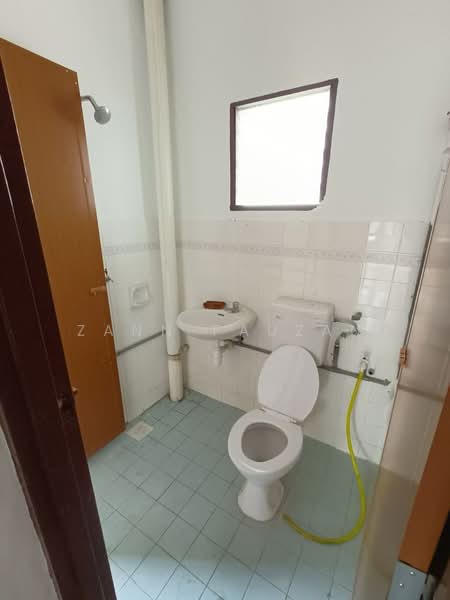 Rumah Teres 2-Tingkat untuk Dijual di Bukit Sentosa (Rawang) - Zann Fauzan - Bathroom - PropertyGuru.com.my