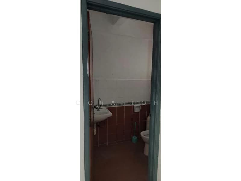 Pangsapuri untuk Dijual di Putri Ria Apartment - Cora Loh - Bathroom - PropertyGuru.com.my