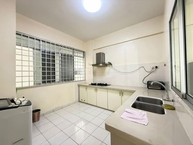 Condominium for Rent at Putra Place Condominium - Joey Cheah - Kitchen - PropertyGuru.com.my