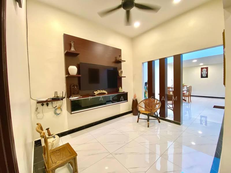 1-storey Terraced House for Sale in Taman Melawis (Klang) - Mala Palanisamy - Living Room - PropertyGuru.com.my