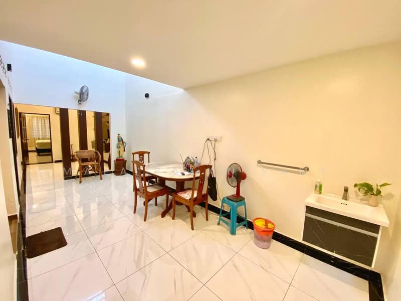 1-storey Terraced House for Sale in Taman Melawis (Klang) - Mala Palanisamy - Dining Room - PropertyGuru.com.my