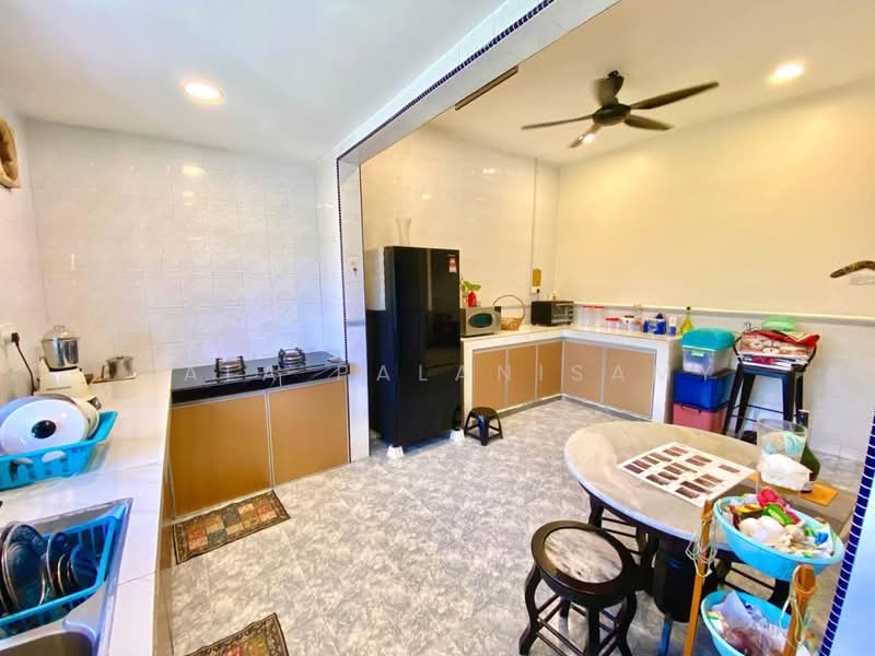 1-storey Terraced House for Sale in Taman Melawis (Klang) - Mala Palanisamy - Kitchen - PropertyGuru.com.my