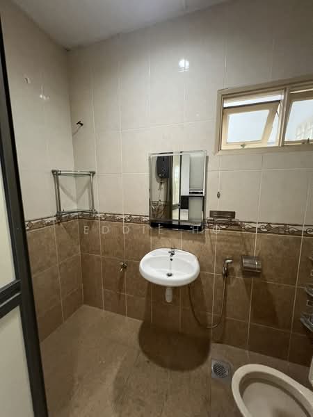 Rumah Teres untuk Disewa di Usj 2 (Subang Jaya) - Eddie Ho - Bathroom - PropertyGuru.com.my