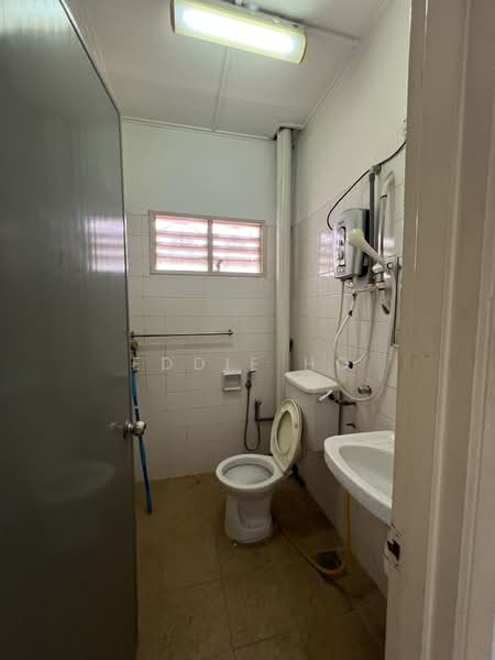 Rumah Teres untuk Disewa di Usj 2 (Subang Jaya) - Eddie Ho - Bathroom - PropertyGuru.com.my
