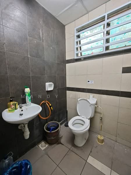Shop / Office for Sale in Simpang Pulai (Perak) - Mandy Phang - Bathroom - PropertyGuru.com.my