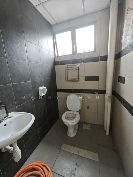Shop / Office for Sale in Simpang Pulai (Perak) - Mandy Phang - Bathroom - PropertyGuru.com.my