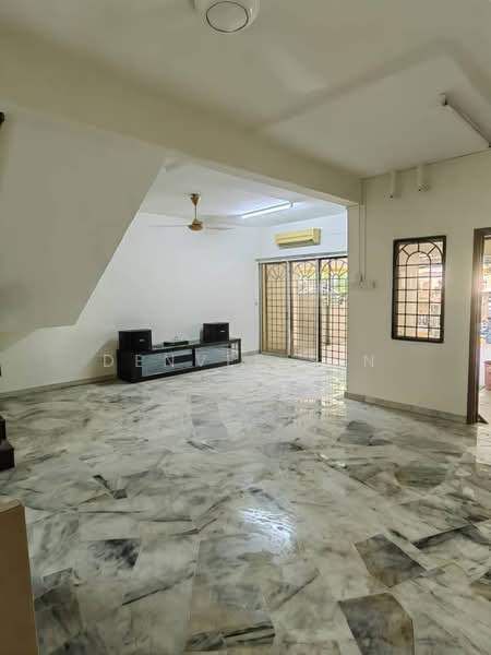 Rumah Teres 2-Tingkat untuk Dijual di Taman Sri Aman (Cheras) - Denver Sin - Living Room - PropertyGuru.com.my