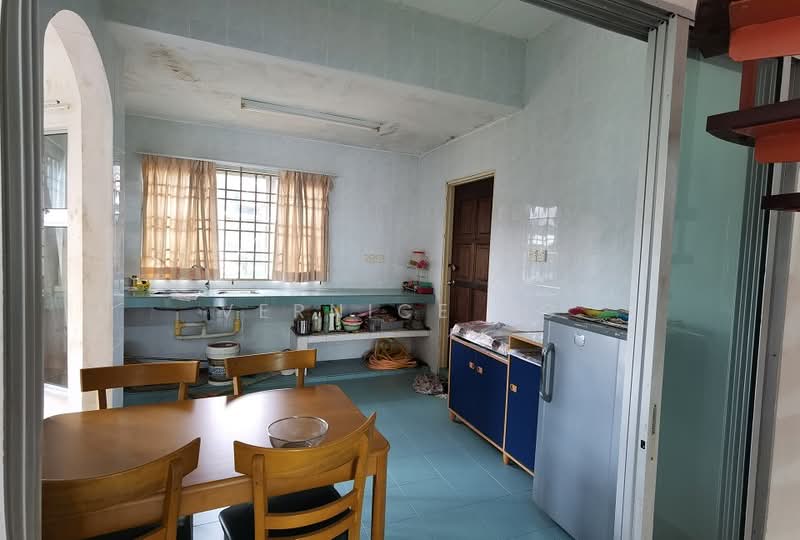 Bungalow House for Sale in Pantai Sepang Putra (Sepang) - Vernice Ng - Kitchen - PropertyGuru.com.my