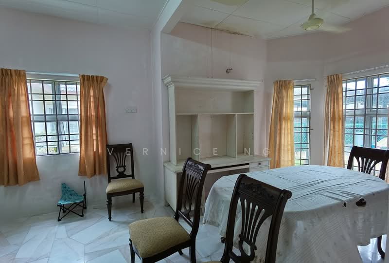 Bungalow House for Sale in Pantai Sepang Putra (Sepang) - Vernice Ng - Dining Room - PropertyGuru.com.my