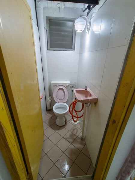 Rumah Flat untuk Disewa di Rumah Pangsa Permas Jaya - Roy Yap - Bathroom - PropertyGuru.com.my