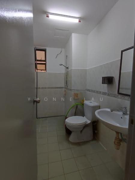 Condominium for Sale at Sunway Sutera Condominium - Yvonne Lau - Bathroom - PropertyGuru.com.my