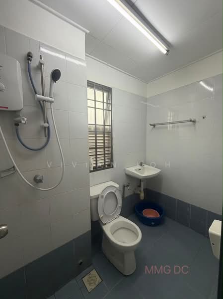 Rumah Teres untuk Disewa di Bandar Botanic (Klang) - Vivian Koh - Bathroom - PropertyGuru.com.my