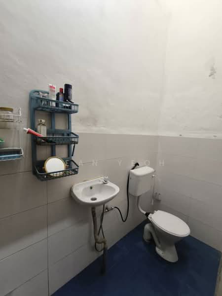 Rumah Teres 1-Tingkat untuk Dijual di Taman Anggerik (Johor Bahru) - Sean Yeoh - Bathroom - PropertyGuru.com.my
