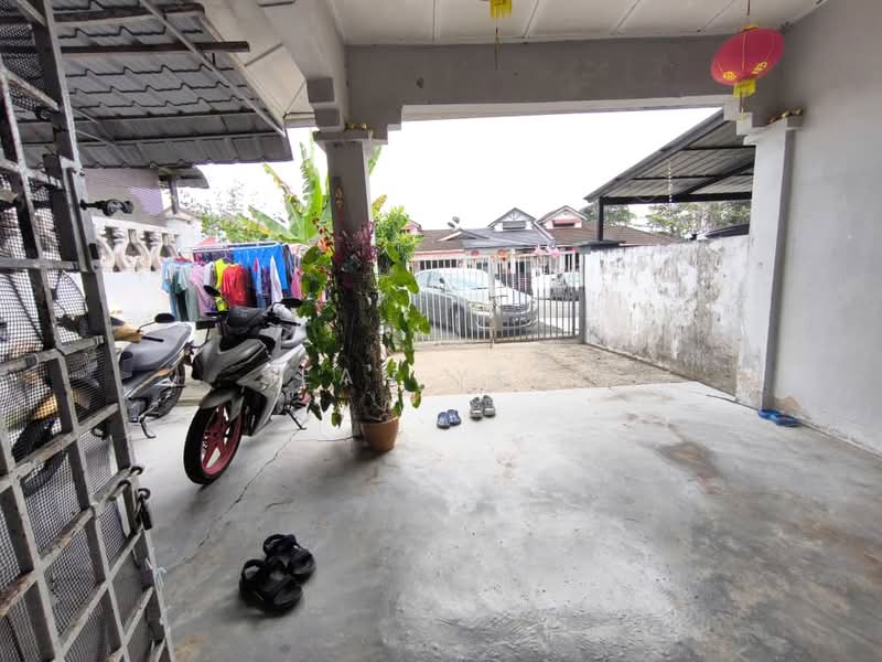 Rumah Teres 1-Tingkat untuk Dijual di Taman Anggerik (Johor Bahru) - Sean Yeoh - Exterior - PropertyGuru.com.my