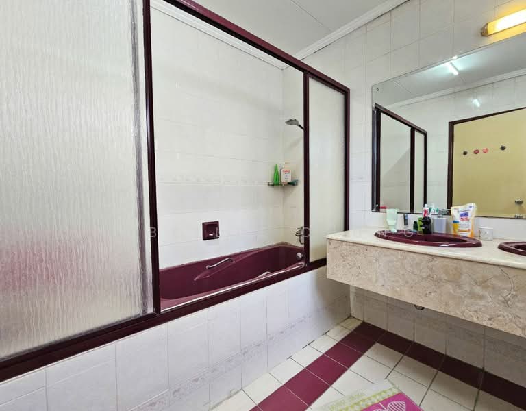 Rumah Berkembar untuk Dijual di Sultan Abdul Aziz Shah Golf & Country Club (Shah Alam) - Nobeille Chung - Bathroom - PropertyGuru.com.my