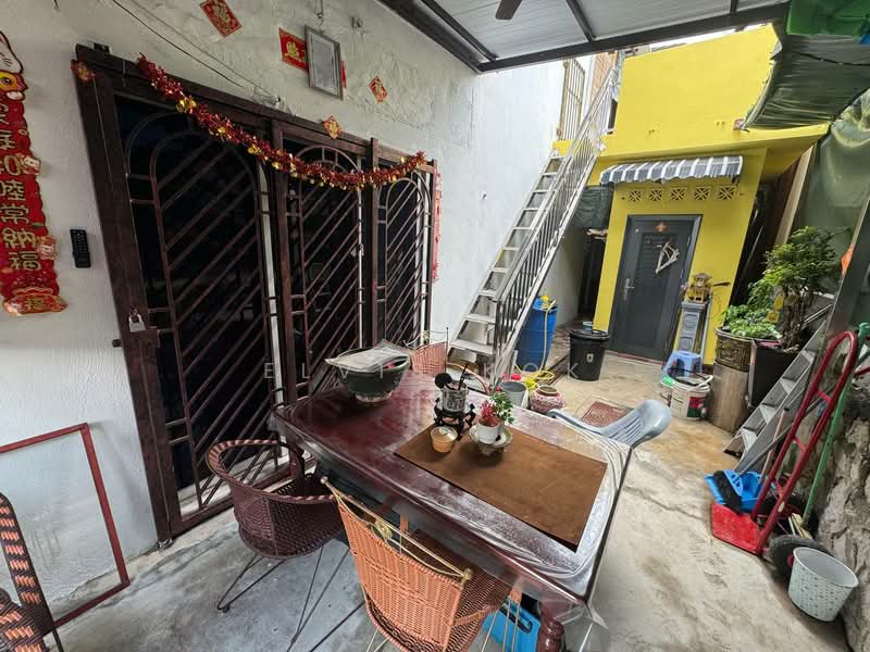 Semi-Detached House for Sale in Bandar Country Homes (Rawang) - Elvis Kok - Exterior - PropertyGuru.com.my