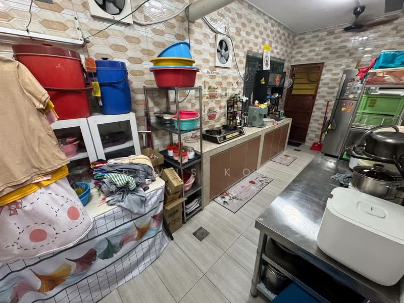 Semi-Detached House for Sale in Bandar Country Homes (Rawang) - Elvis Kok - Kitchen - PropertyGuru.com.my