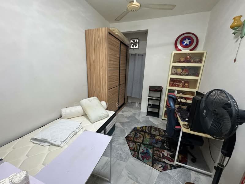 Semi-Detached House for Sale in Bandar Country Homes (Rawang) - Elvis Kok - Bedroom - PropertyGuru.com.my