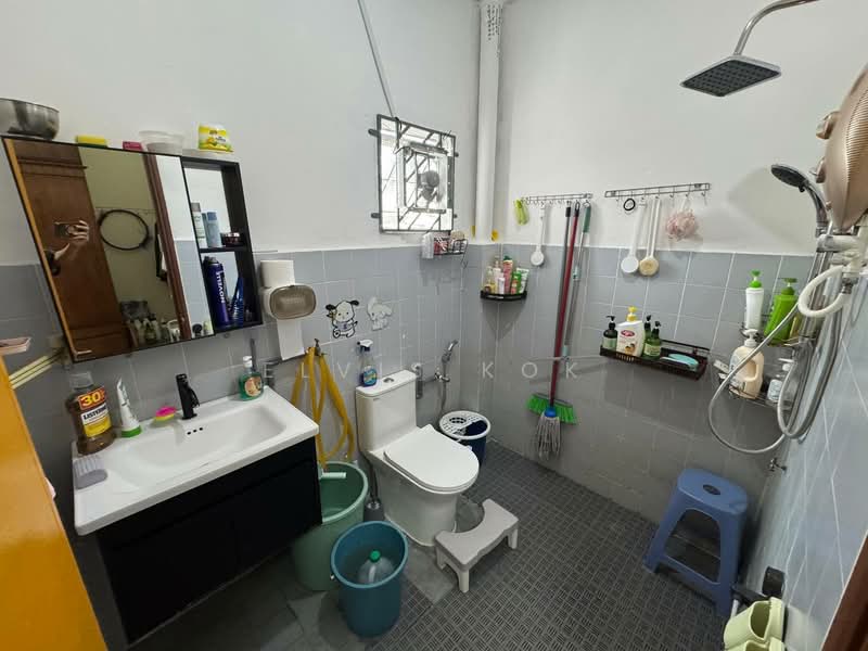 Semi-Detached House for Sale in Bandar Country Homes (Rawang) - Elvis Kok - Bathroom - PropertyGuru.com.my