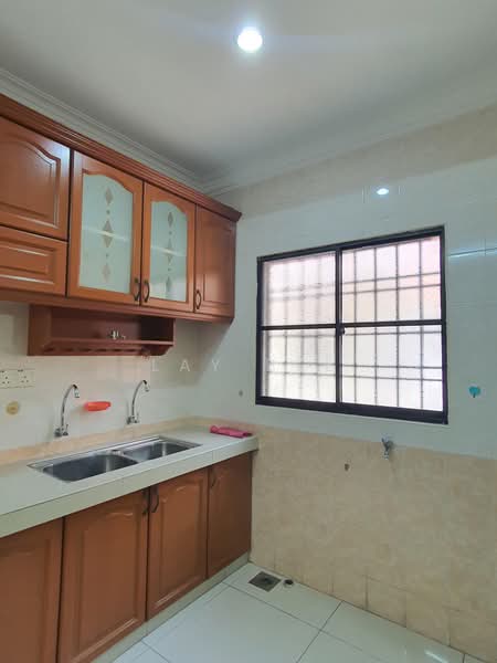 Rumah Teres untuk Disewa di Bandar Botanic (Klang) - Lay Bee - Kitchen - PropertyGuru.com.my