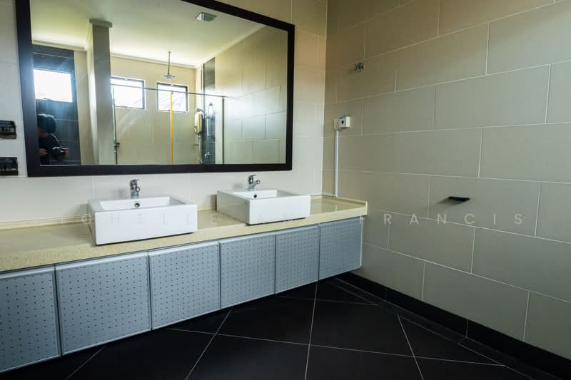 Bungalow House untuk Dijual di Damansara Heights (Kuala Lumpur) - Michelle Ann Francis - Bathroom - PropertyGuru.com.my