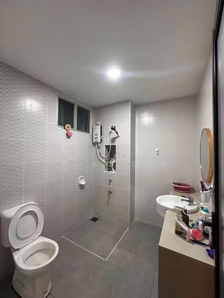 Apartment for Sale at Austin Suites (Permata Austin) - Ethan Gan - Bathroom - PropertyGuru.com.my
