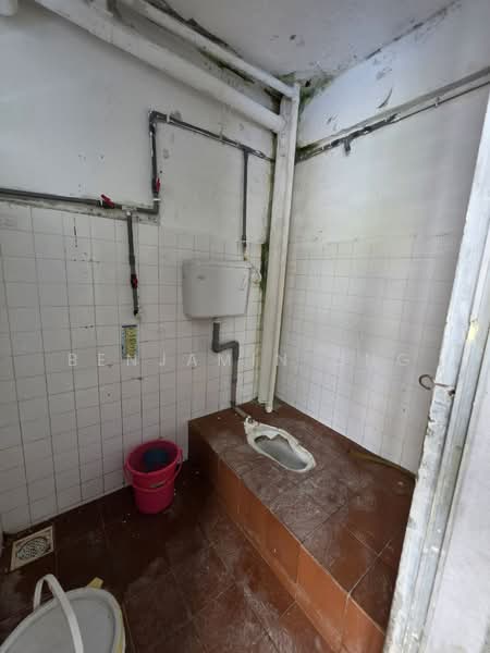 Rumah Flat untuk Dijual di Bandar Baru Uda - Benjamin Ong - Bathroom - PropertyGuru.com.my