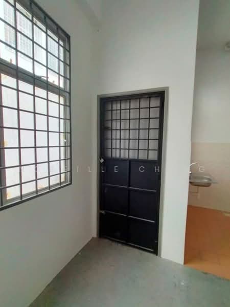 Shop for Rent in Putra Point Commercial Centre (Subang Jaya) - Nobeille Chung - Interior - PropertyGuru.com.my
