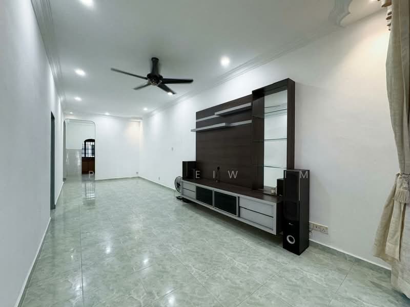 1-storey Terraced House for Sale in Bukit Indah (Iskandar Puteri (Nusajaya)) - Phui Seiw Sim - Living Room - PropertyGuru.com.my