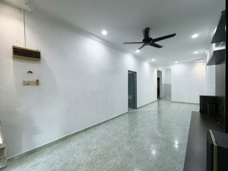 1-storey Terraced House for Sale in Bukit Indah (Iskandar Puteri (Nusajaya)) - Phui Seiw Sim - Living Room - PropertyGuru.com.my