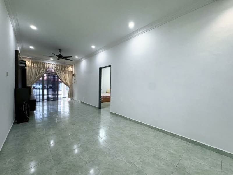 1-storey Terraced House for Sale in Bukit Indah (Iskandar Puteri (Nusajaya)) - Phui Seiw Sim - Living Room - PropertyGuru.com.my
