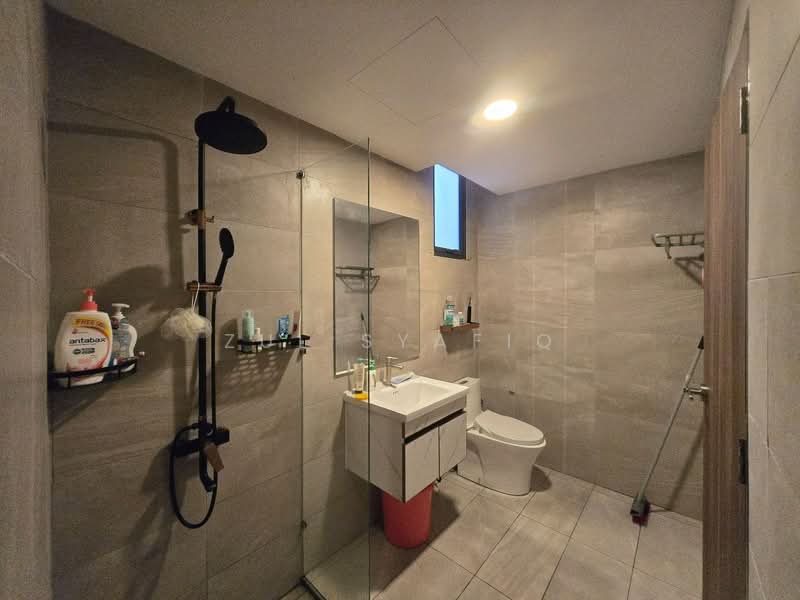 Kediaman Servis untuk Dijual di Henna Residence @ The Quartz WM - Zul Syafiq - Bathroom - PropertyGuru.com.my