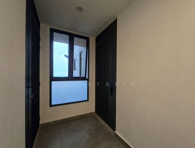 Kediaman Servis untuk Dijual di Henna Residence @ The Quartz WM - Zul Syafiq - Entrance - PropertyGuru.com.my