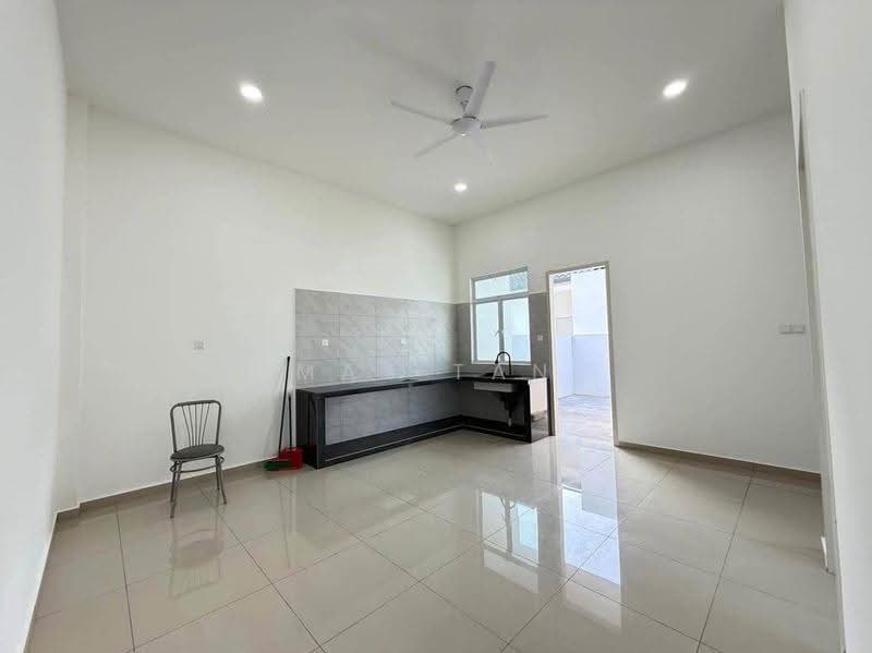 Rumah Berkembar untuk Dijual di Taman Bukit Perdana (Kluang) - May Tan - Kitchen - PropertyGuru.com.my