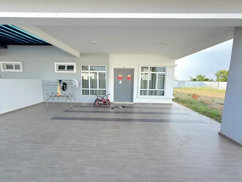 Rumah Berkembar untuk Dijual di Taman Bukit Perdana (Kluang) - May Tan - Exterior - PropertyGuru.com.my